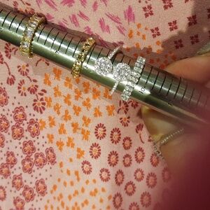 NWT FABULOUS LOT OF 🎁 GIFTING BLINGED OUT RINGS